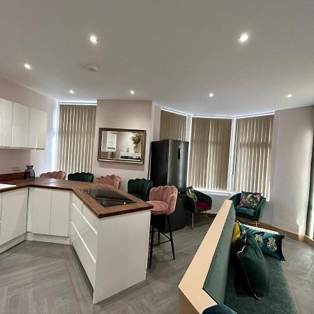 Strawberry Fields Suite By Sasco Apartments Blackpool Buitenkant foto