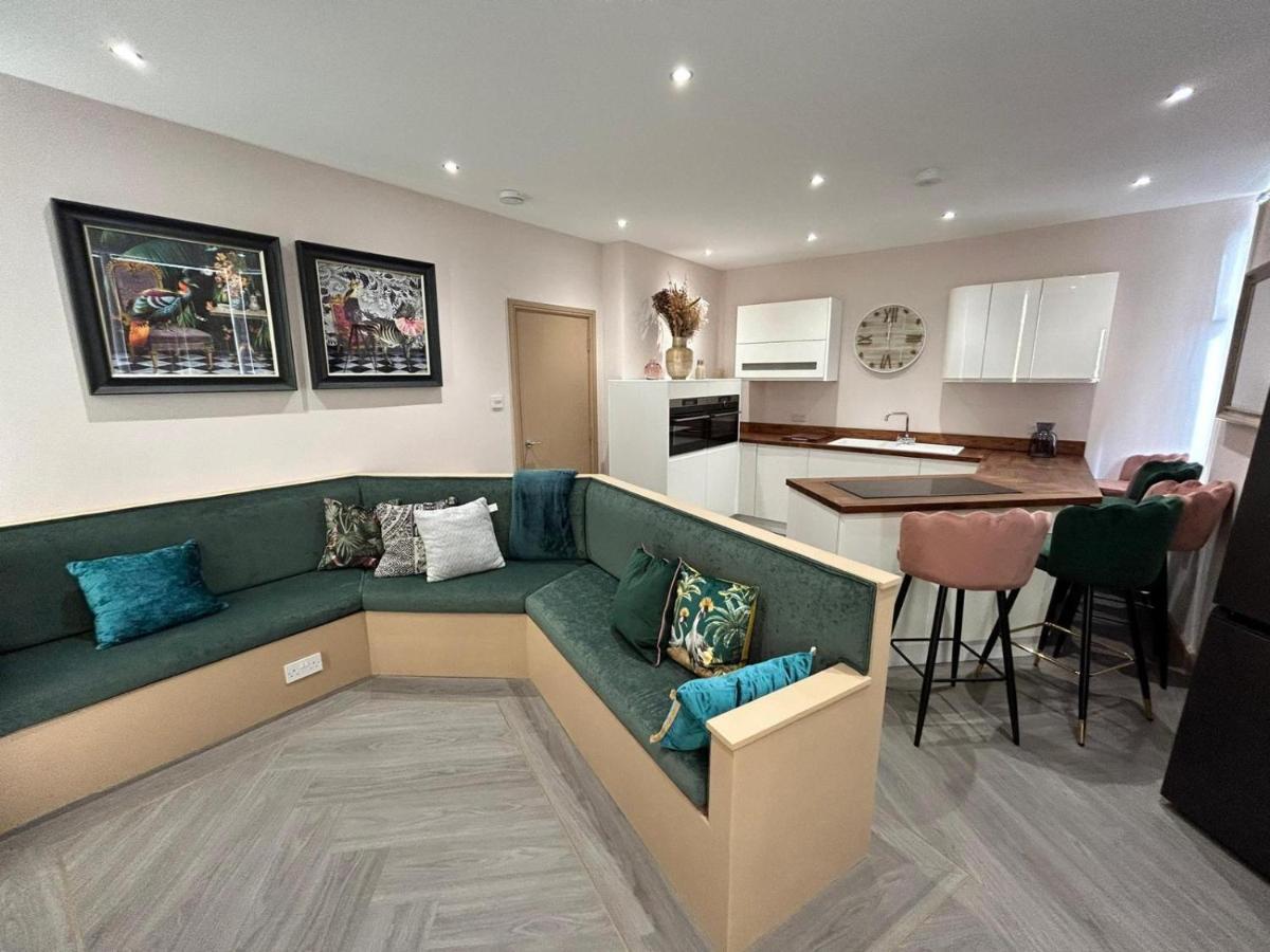 Strawberry Fields Suite By Sasco Apartments Blackpool Buitenkant foto